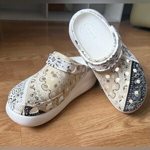CROCS Classic Crush Bandana Clogs- Chai Paisley